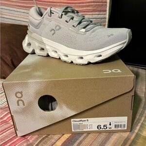 ON Cloudflyer 5 Gray Sneakers